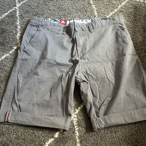 Air walk men’s dark gray cargo shorts size 38 good condition wore couple times